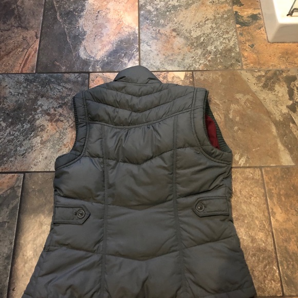 Hollister Army Green Puffy Vest - Picture 8 of 8